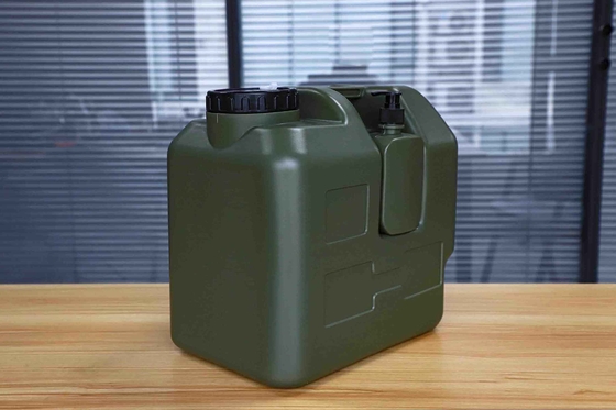 دلو مائية من HDPE مع صنبور خفيف الوزن
